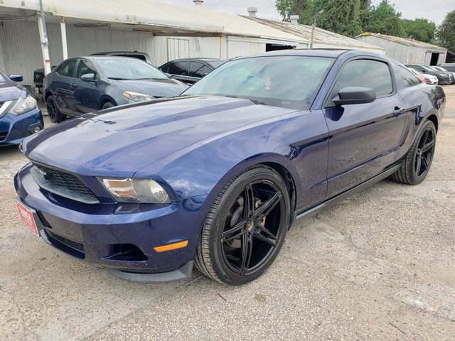 Ford Mustang V6 - Houston TX