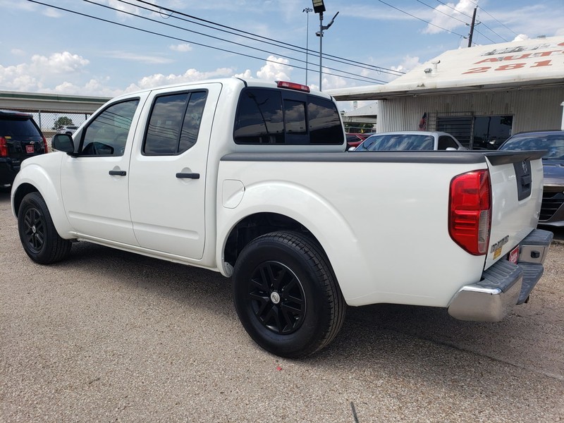 Nissan Frontier Vehicle Full-screen Gallery Image 02