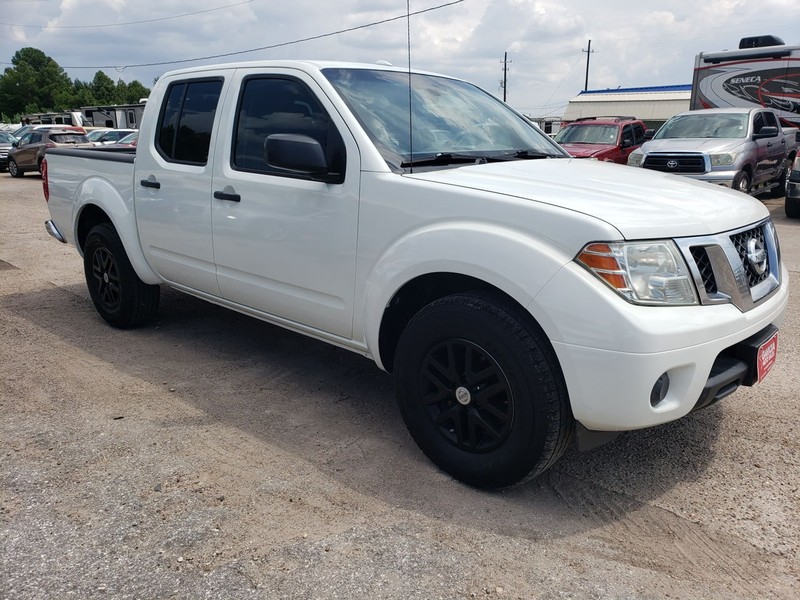 Nissan Frontier Vehicle Full-screen Gallery Image 03