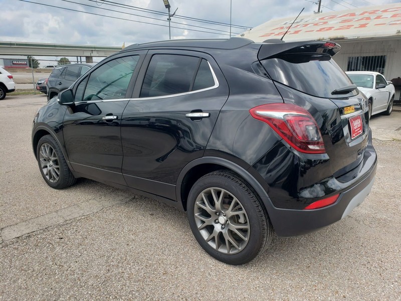 Buick Encore Vehicle Full-screen Gallery Image 03