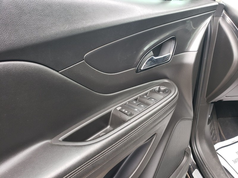 Buick Encore Vehicle Full-screen Gallery Image 08