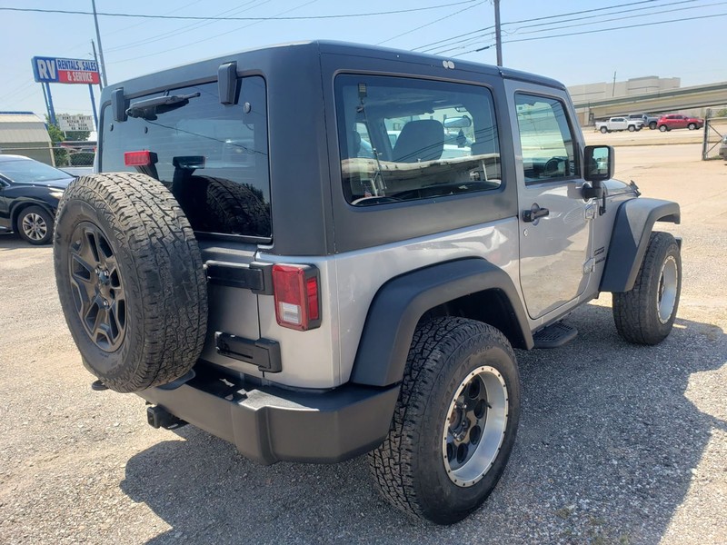 Jeep Wrangler Vehicle Full-screen Gallery Image 04