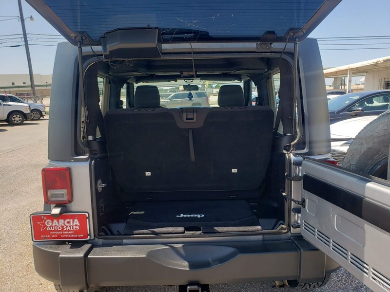 Jeep Wrangler Vehicle Full-screen Gallery Image 05