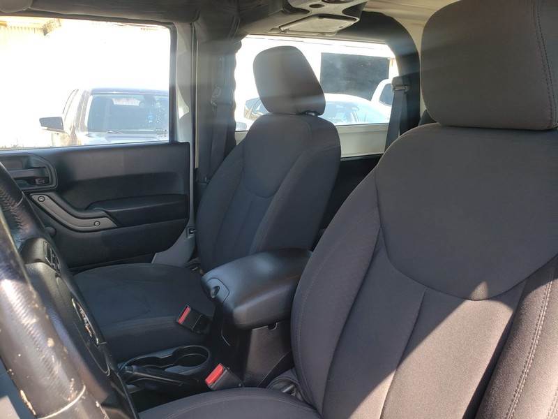 Jeep Wrangler Vehicle Full-screen Gallery Image 06