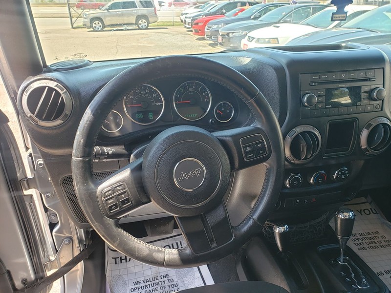 Jeep Wrangler Vehicle Full-screen Gallery Image 08