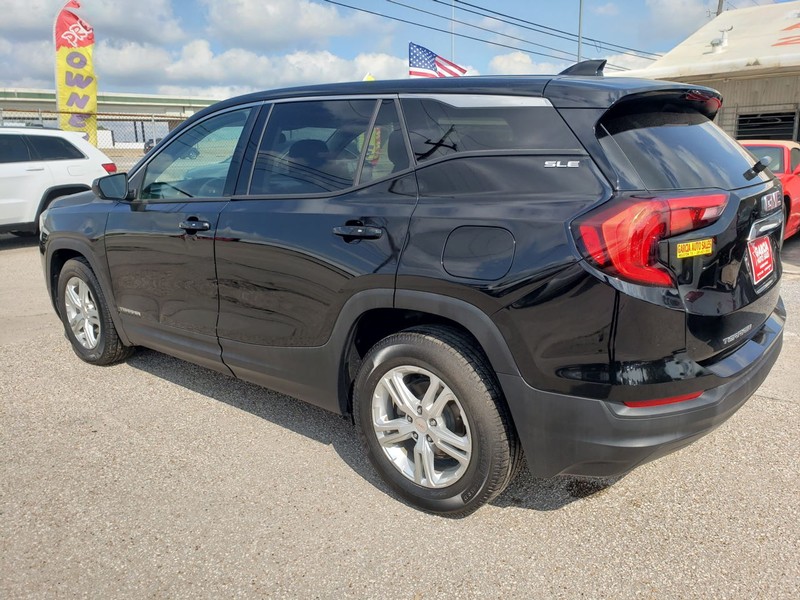 GMC Terrain Vehicle Full-screen Gallery Image 03