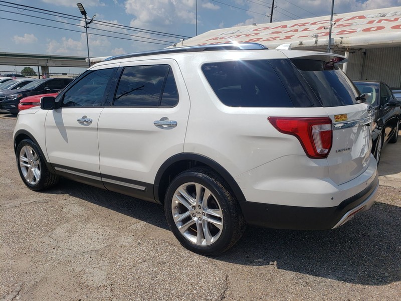 Ford Explorer Vehicle Full-screen Gallery Image 03