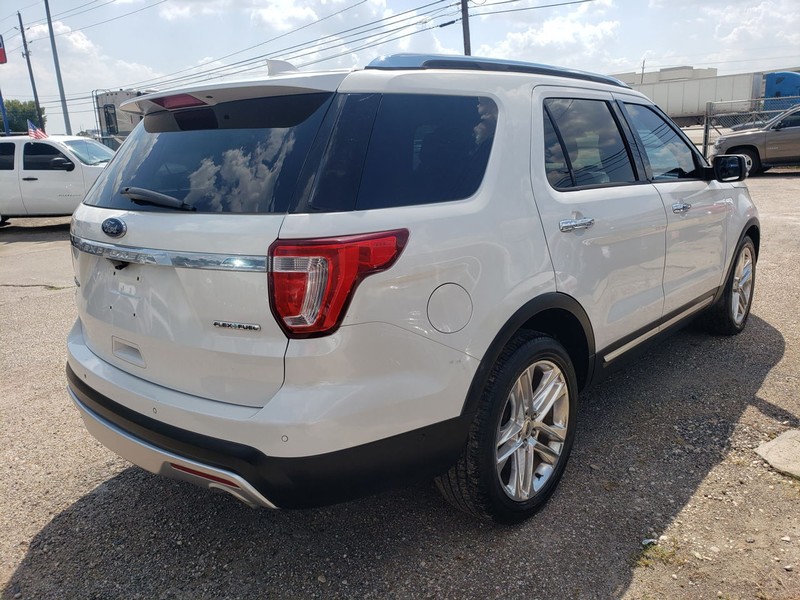 Ford Explorer Vehicle Full-screen Gallery Image 04