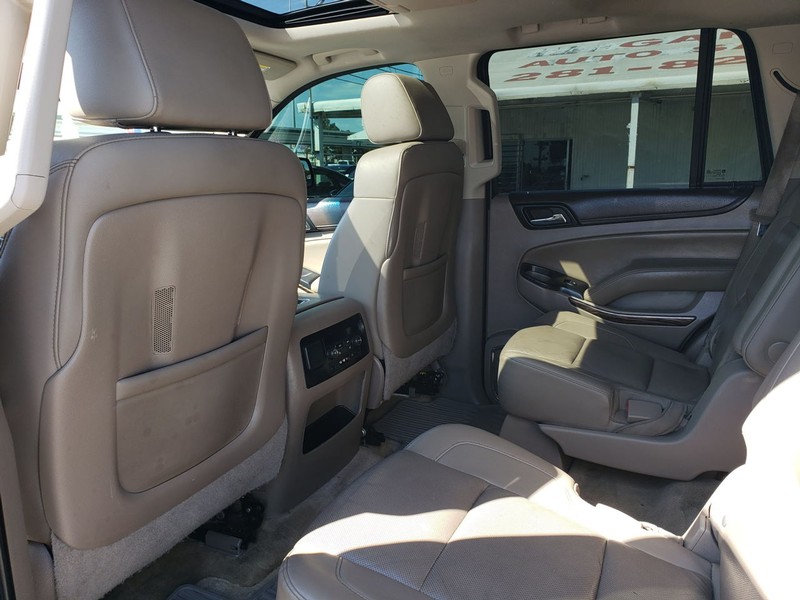 GMC Yukon Vehicle Full-screen Gallery Image 08