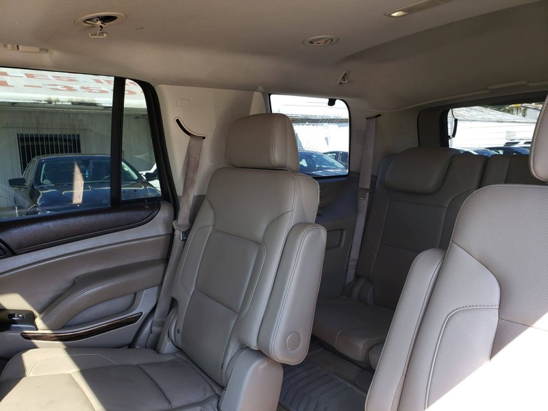 GMC Yukon Vehicle Full-screen Gallery Image 09