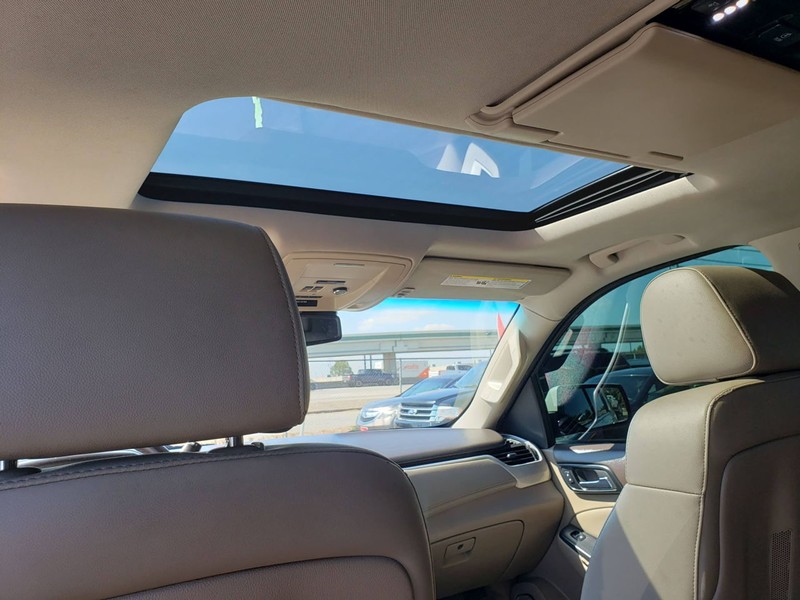 GMC Yukon Vehicle Full-screen Gallery Image 10