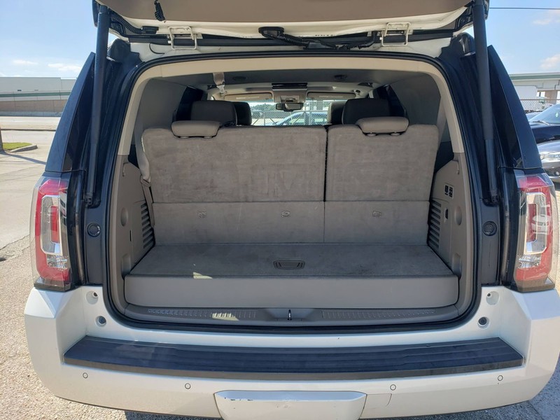 GMC Yukon Vehicle Full-screen Gallery Image 11