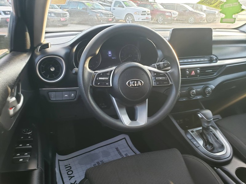 Kia Forte Vehicle Full-screen Gallery Image 07