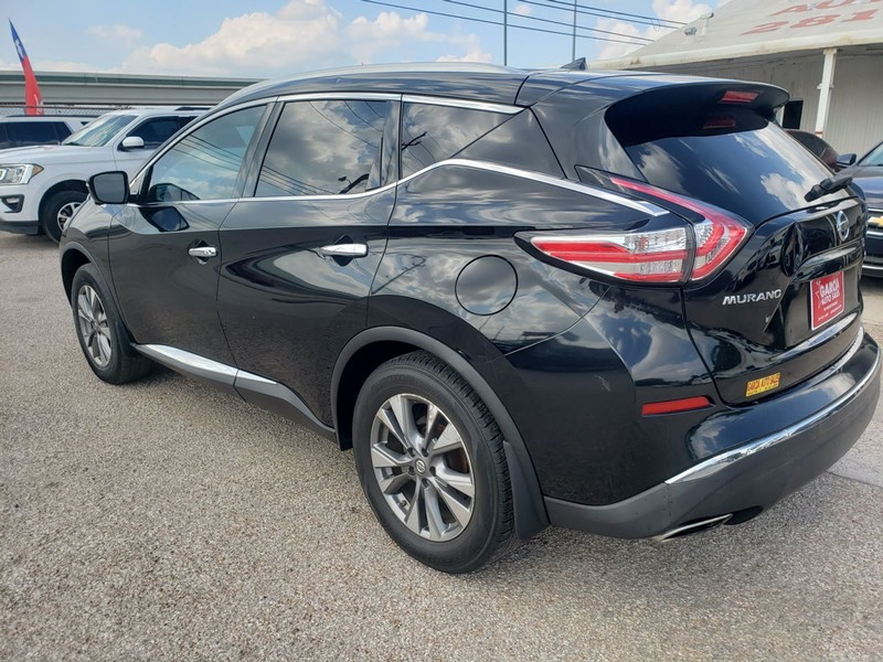 Nissan Murano Vehicle Full-screen Gallery Image 04