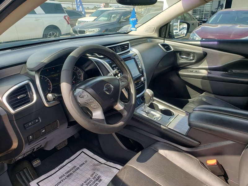 Nissan Murano Vehicle Full-screen Gallery Image 05