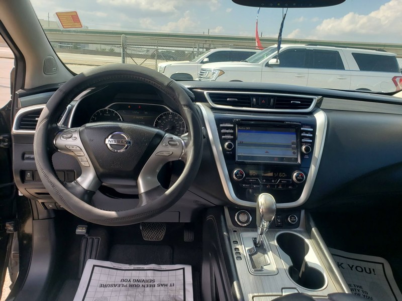 Nissan Murano Vehicle Full-screen Gallery Image 06