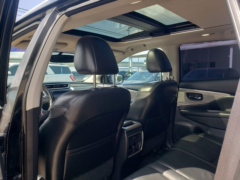 Nissan Murano Vehicle Full-screen Gallery Image 08