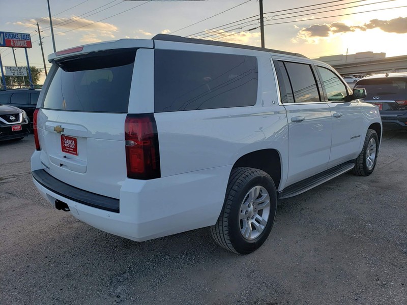 Chevrolet Suburban Vehicle Full-screen Gallery Image 03