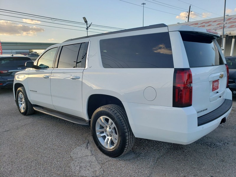 Chevrolet Suburban Vehicle Full-screen Gallery Image 04