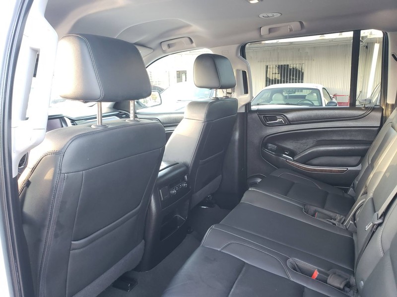 Chevrolet Suburban Vehicle Full-screen Gallery Image 07