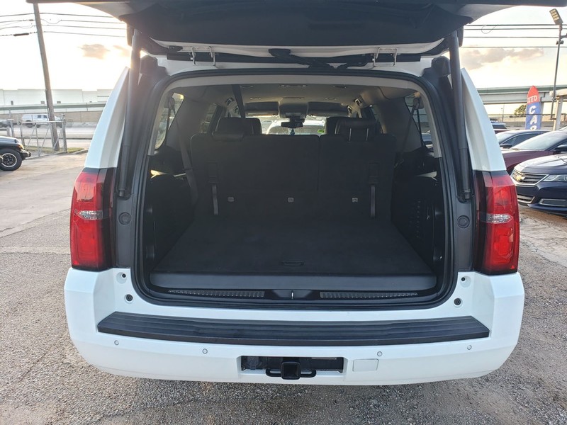 Chevrolet Suburban Vehicle Full-screen Gallery Image 09