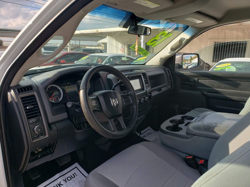 Ram 1500 Vehicle Full-screen Gallery Image 05