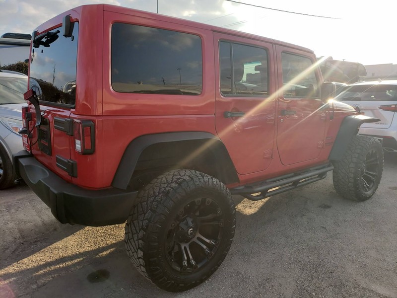 Jeep Wrangler Unlimited Vehicle Full-screen Gallery Image 04