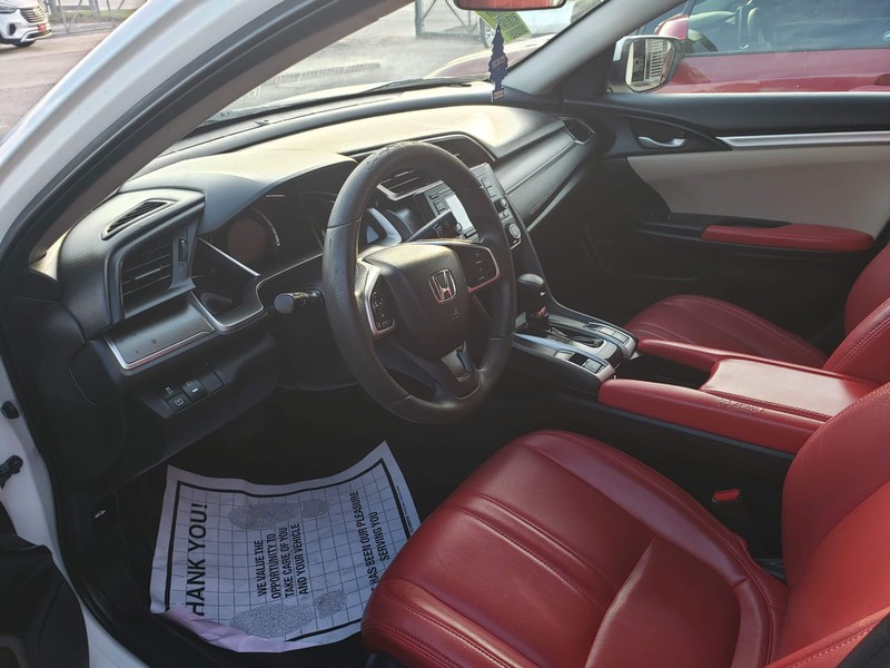 Honda Civic Sedan Vehicle Full-screen Gallery Image 03