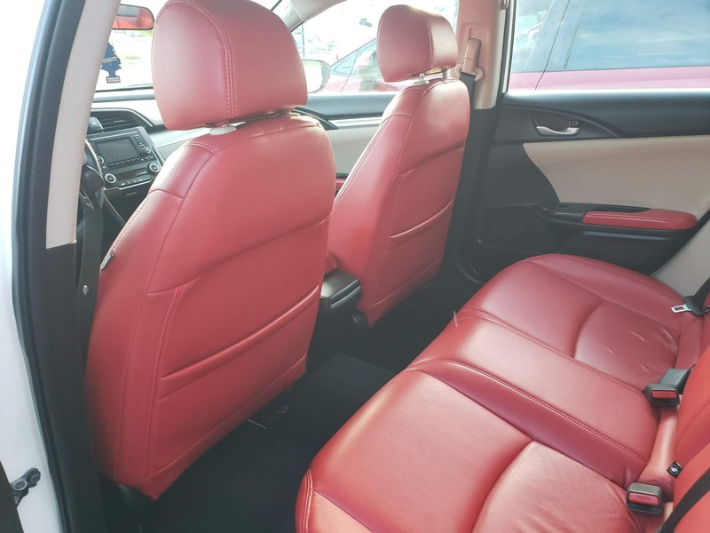 Honda Civic Sedan Vehicle Full-screen Gallery Image 05