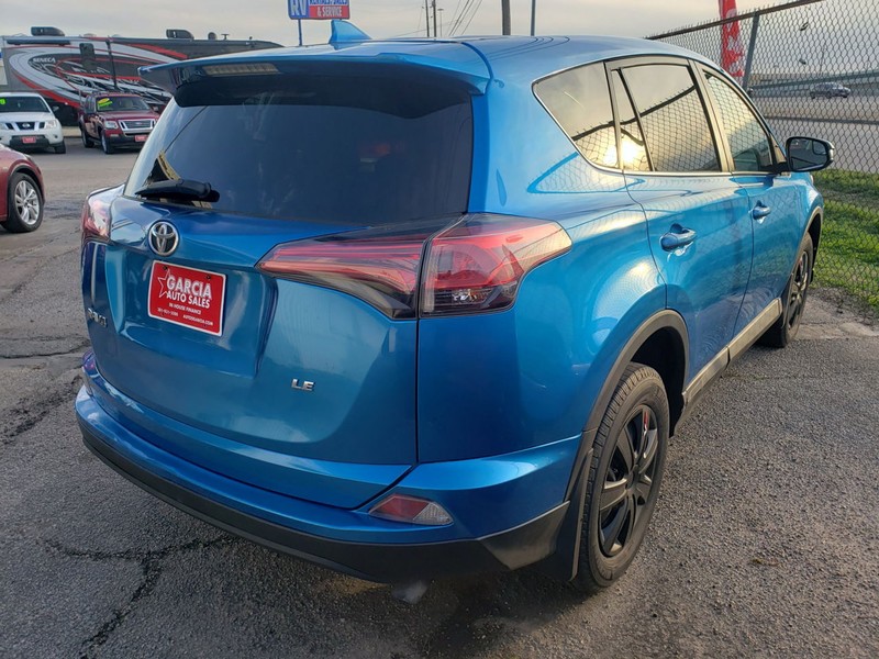 Toyota RAV4 Vehicle Full-screen Gallery Image 02