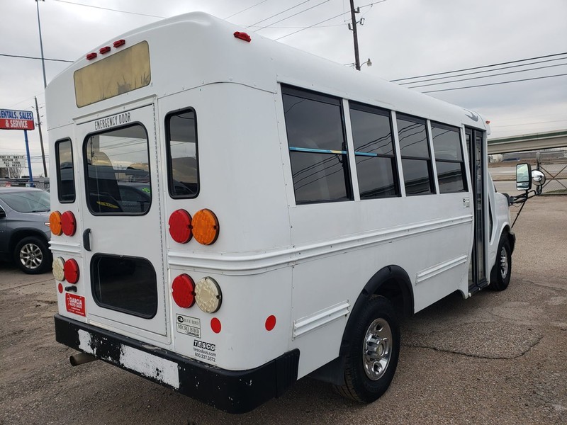 Chevrolet Express Vehicle Full-screen Gallery Image 03