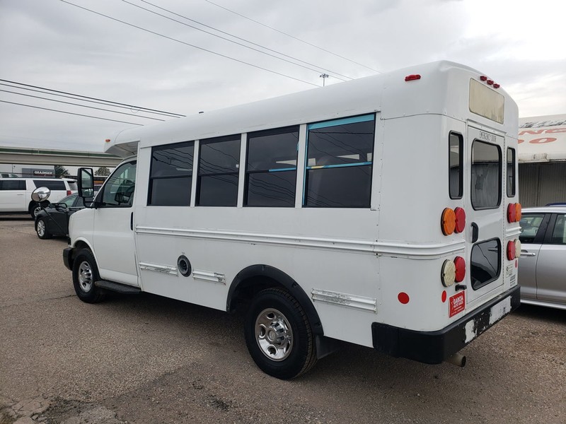 Chevrolet Express Vehicle Full-screen Gallery Image 04