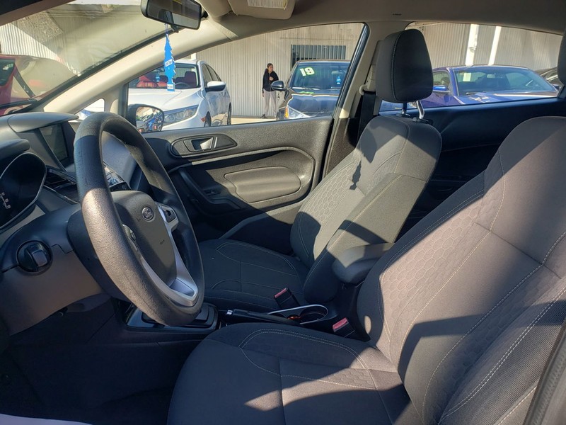 Ford Fiesta Hatchback Vehicle Full-screen Gallery Image 05