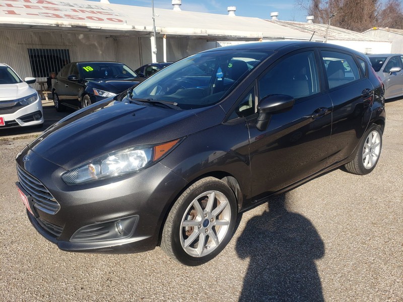 Ford Fiesta Hatchback Vehicle Full-screen Gallery Image 07