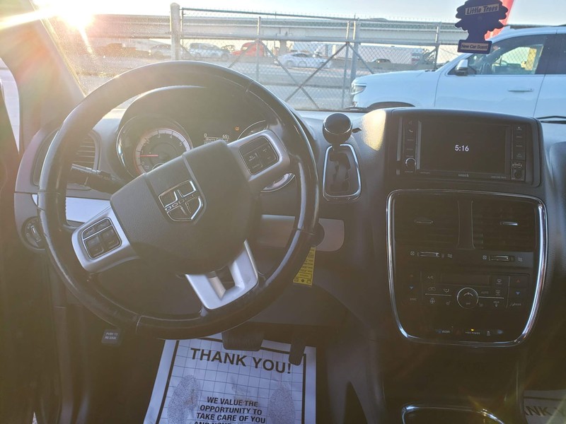 Dodge Grand Caravan Vehicle Full-screen Gallery Image 05