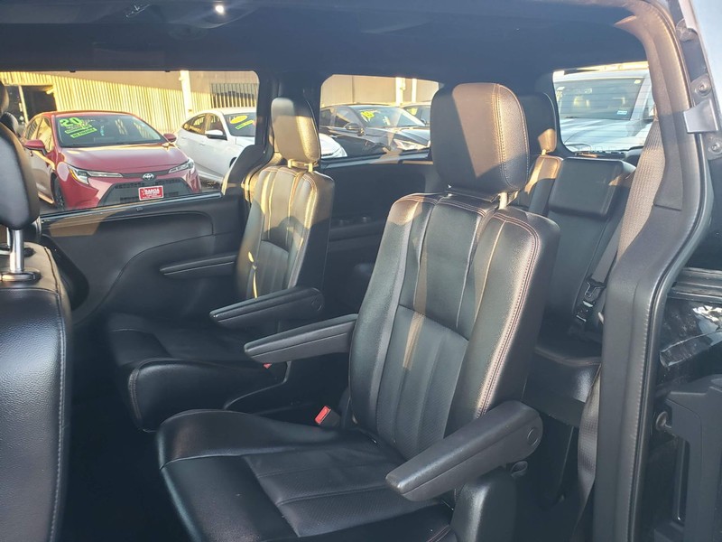 Dodge Grand Caravan Vehicle Full-screen Gallery Image 06