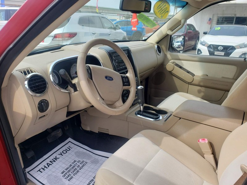 Ford Explorer Sport Trac Vehicle Full-screen Gallery Image 05