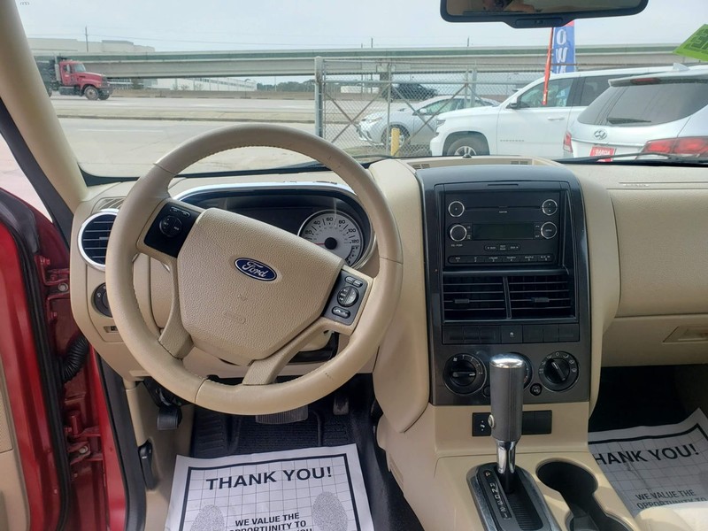 Ford Explorer Sport Trac Vehicle Full-screen Gallery Image 06