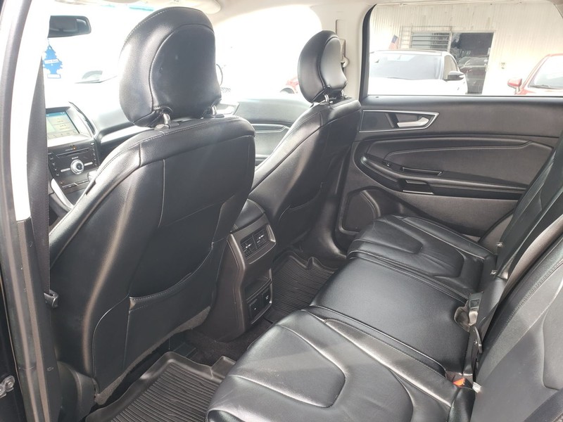 Ford Edge Vehicle Full-screen Gallery Image 07