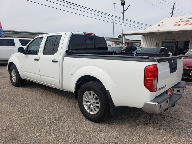 Nissan Frontier Vehicle Full-screen Gallery Image 02