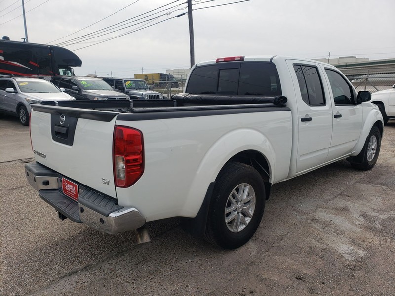 Nissan Frontier Vehicle Full-screen Gallery Image 04