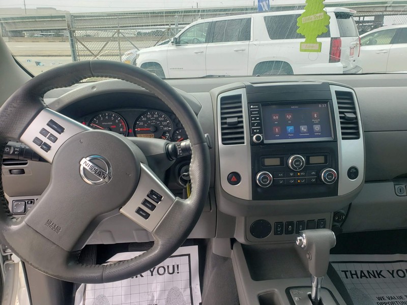 Nissan Frontier Vehicle Full-screen Gallery Image 06