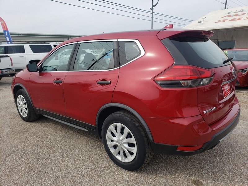 Nissan Rogue Vehicle Full-screen Gallery Image 03