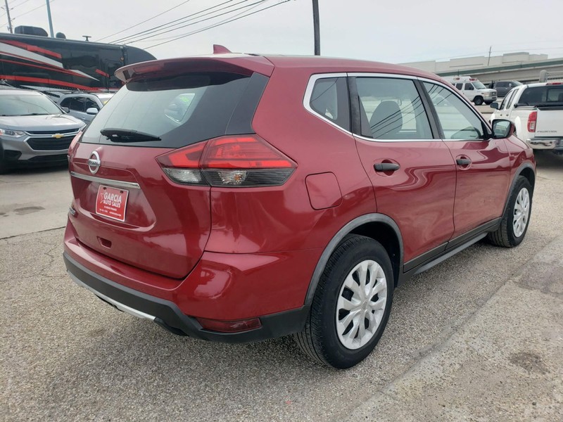 Nissan Rogue Vehicle Full-screen Gallery Image 04