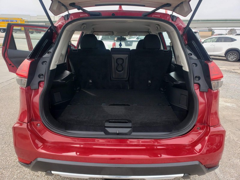 Nissan Rogue Vehicle Full-screen Gallery Image 05