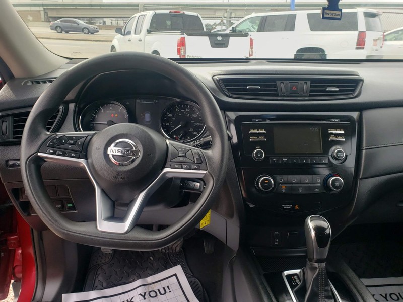 Nissan Rogue Vehicle Full-screen Gallery Image 06