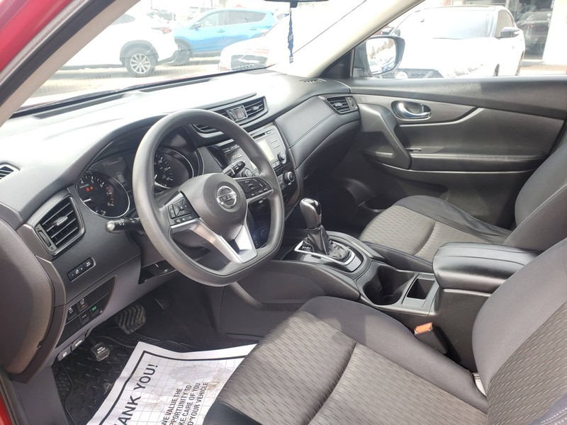 Nissan Rogue Vehicle Full-screen Gallery Image 07