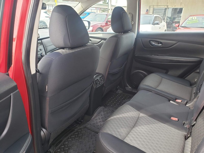 Nissan Rogue Vehicle Full-screen Gallery Image 08