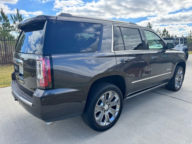 GMC Yukon Vehicle Full-screen Gallery Image 02