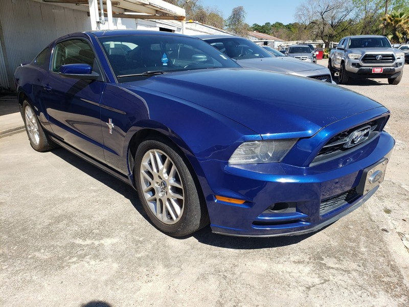 Ford Mustang Vehicle Full-screen Gallery Image 02
